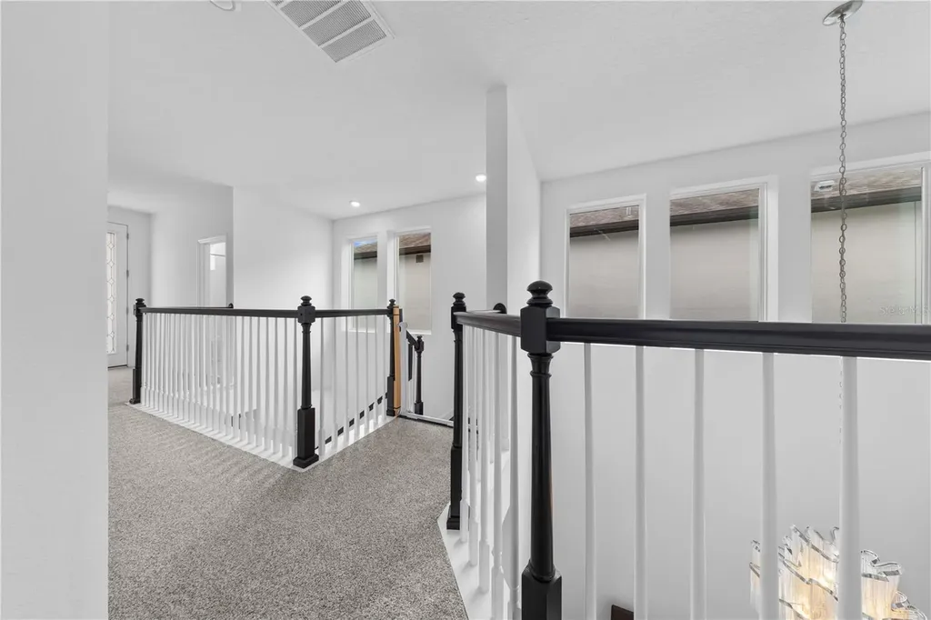 2065 White Feather Loop Oakland FL 34787