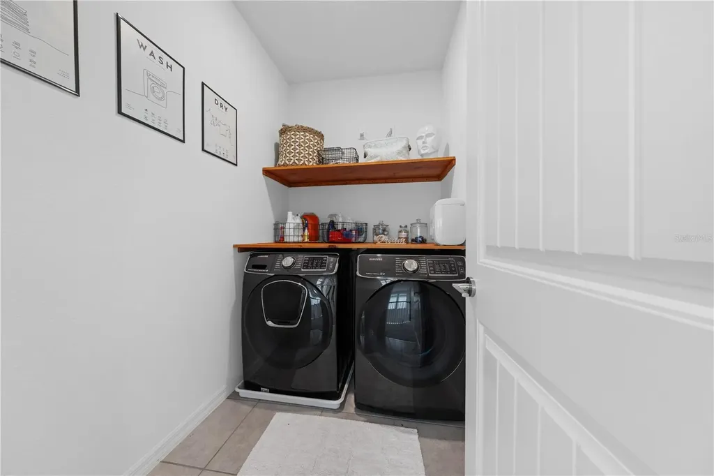 2065 White Feather Loop Oakland FL 34787
