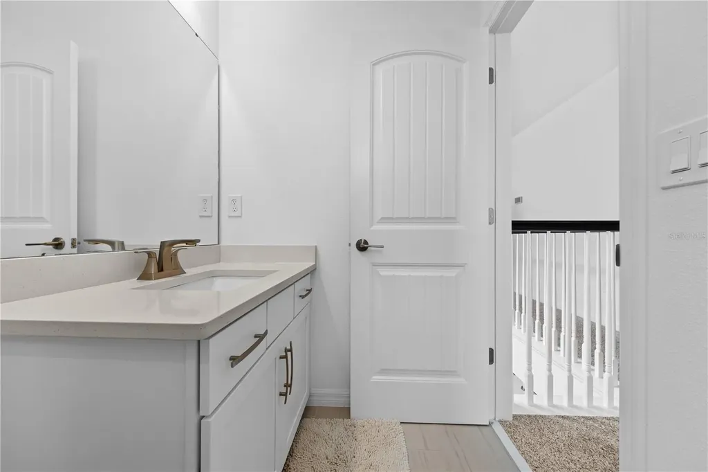 2065 White Feather Loop Oakland FL 34787