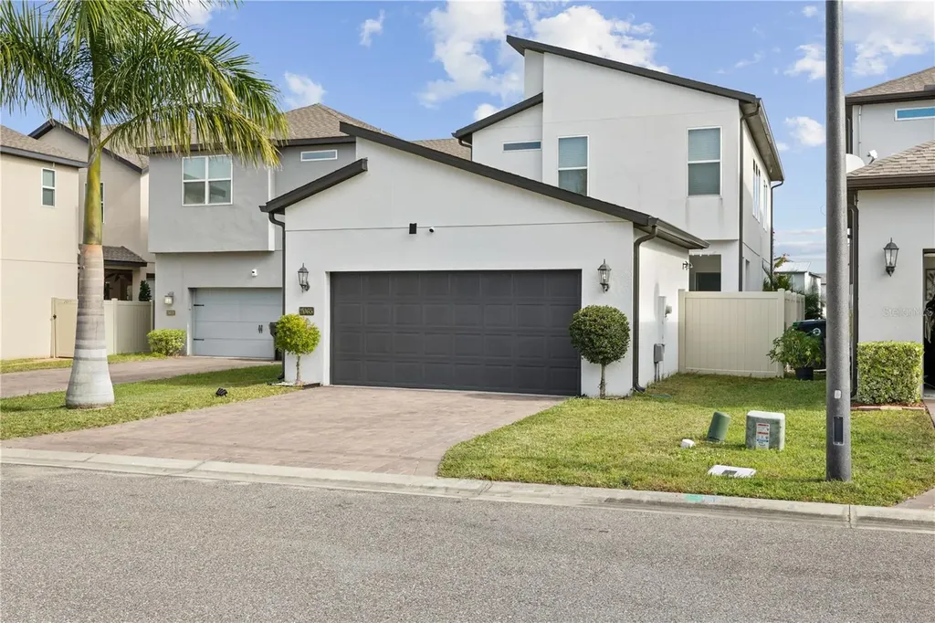 2065 White Feather Loop Oakland FL 34787
