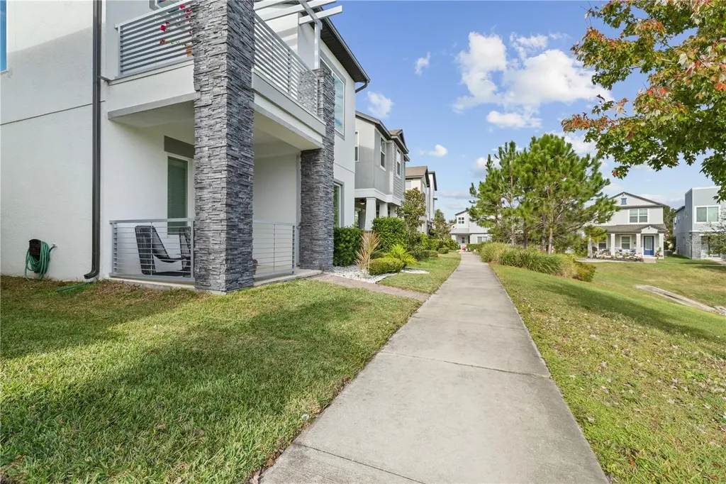 2065 White Feather Loop Oakland FL 34787