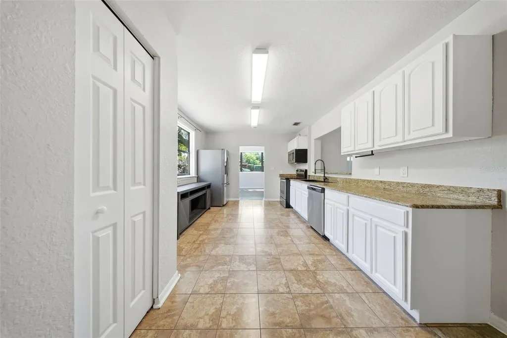 1004 Oakland Heights Avenue Plant City FL 33563