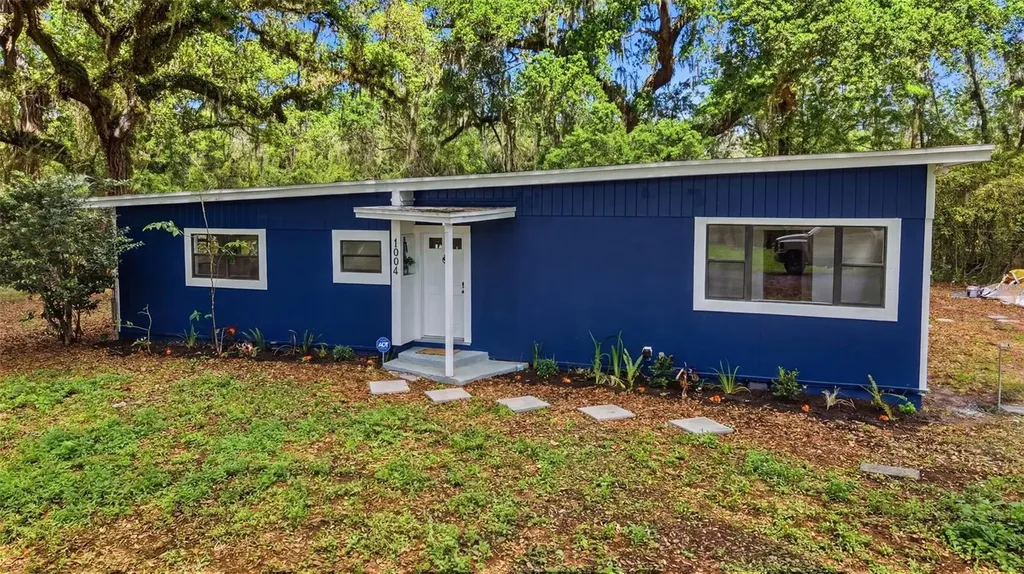 1004 Oakland Heights Avenue Plant City FL 33563