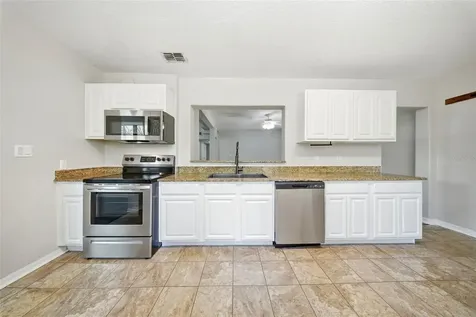 1004 Oakland Heights Avenue Plant City FL 33563