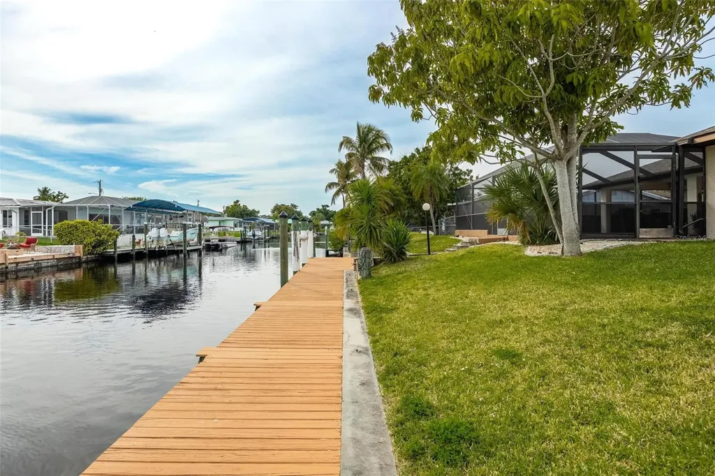 1719 W Bluewater Terrace North Fort Myers FL 33903