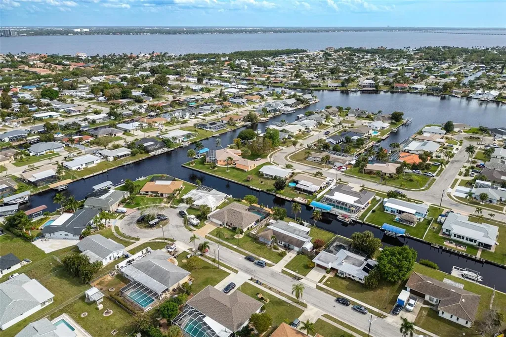 1719 W Bluewater Terrace North Fort Myers FL 33903