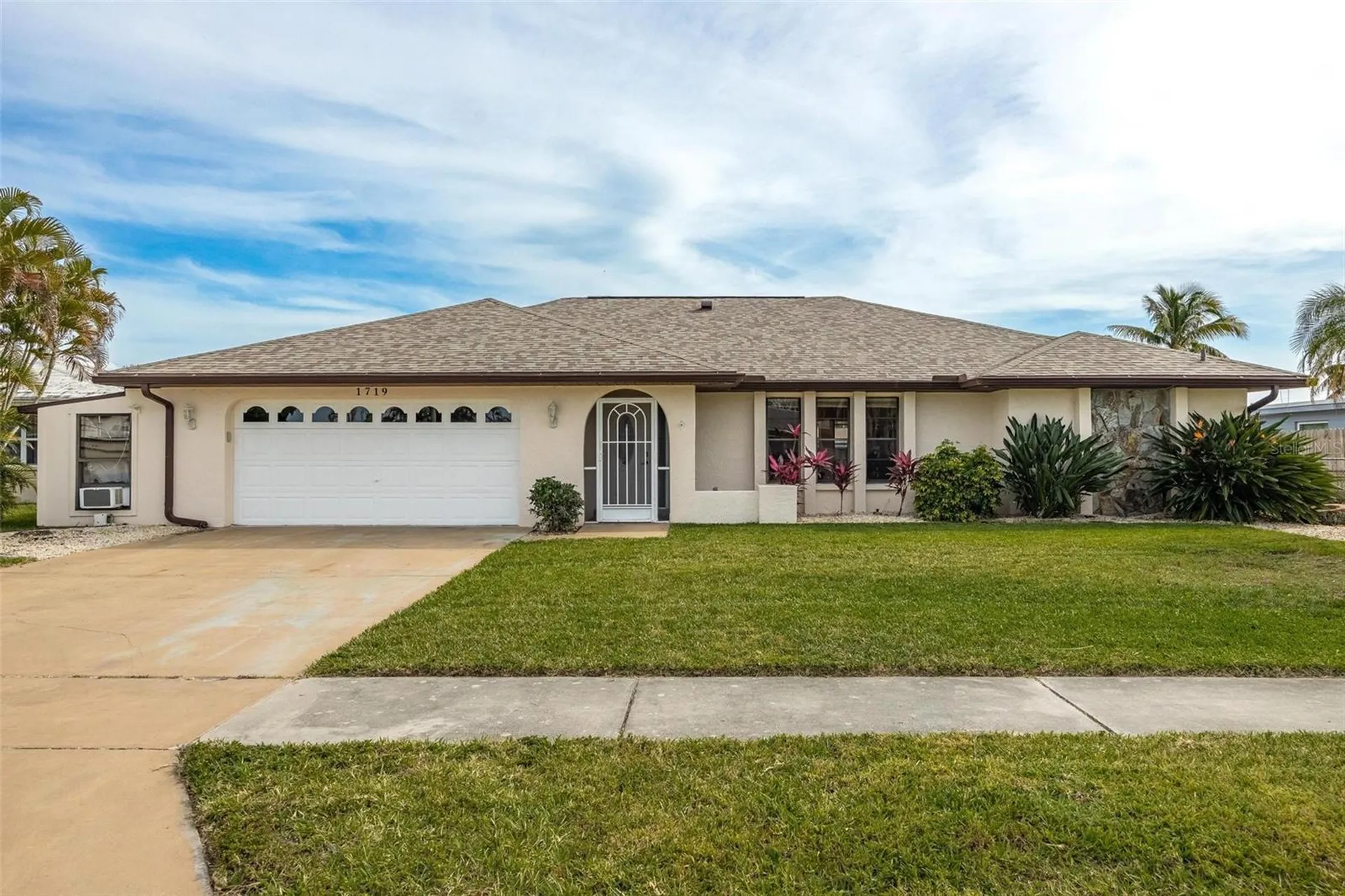 1719 W Bluewater Terrace North Fort Myers FL 33903