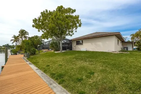 1719 W Bluewater Terrace North Fort Myers FL 33903