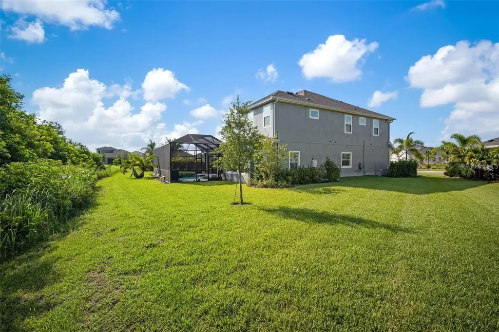 7004 Mainland Avenue Apollo Beach FL 33572