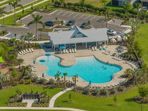 7004 Mainland Avenue Apollo Beach FL 33572