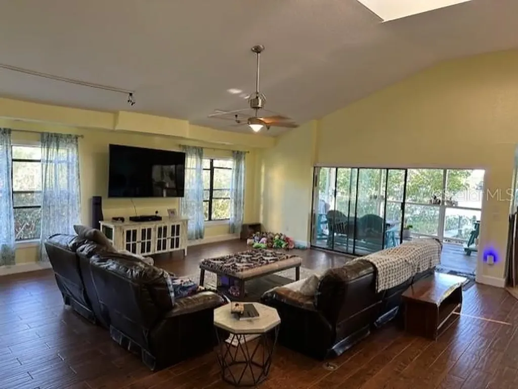 734 Weedon Drive NE St Petersburg FL 33702