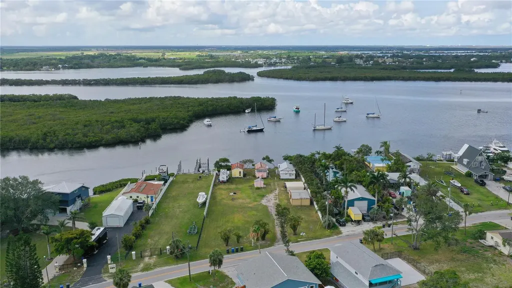 3306 W Shell Point Road Ruskin FL 33570