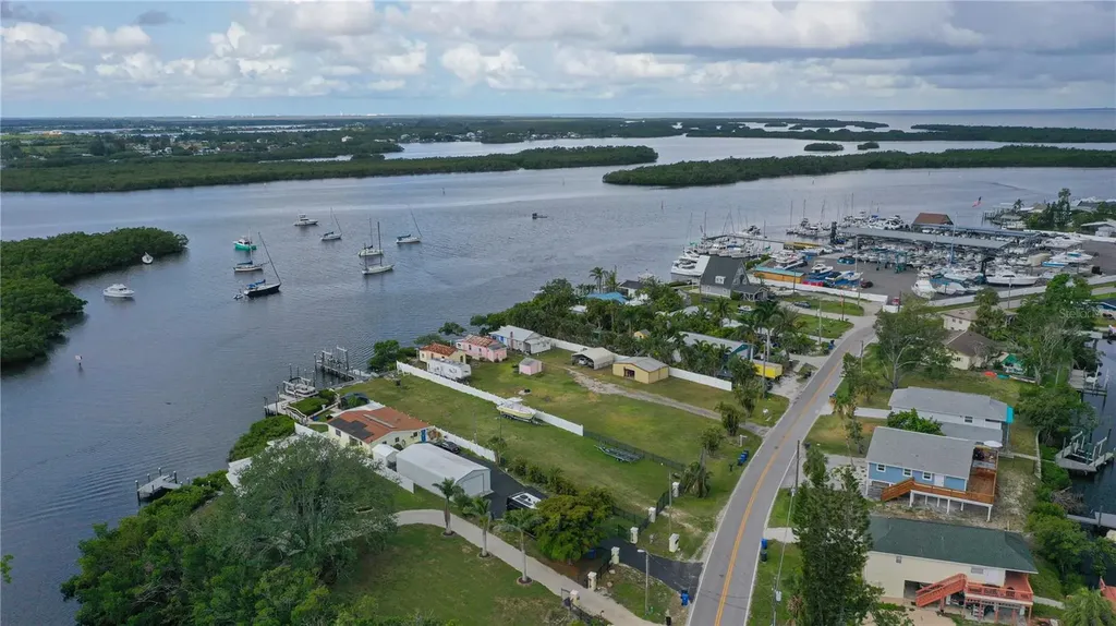 3306 W Shell Point Road Ruskin FL 33570