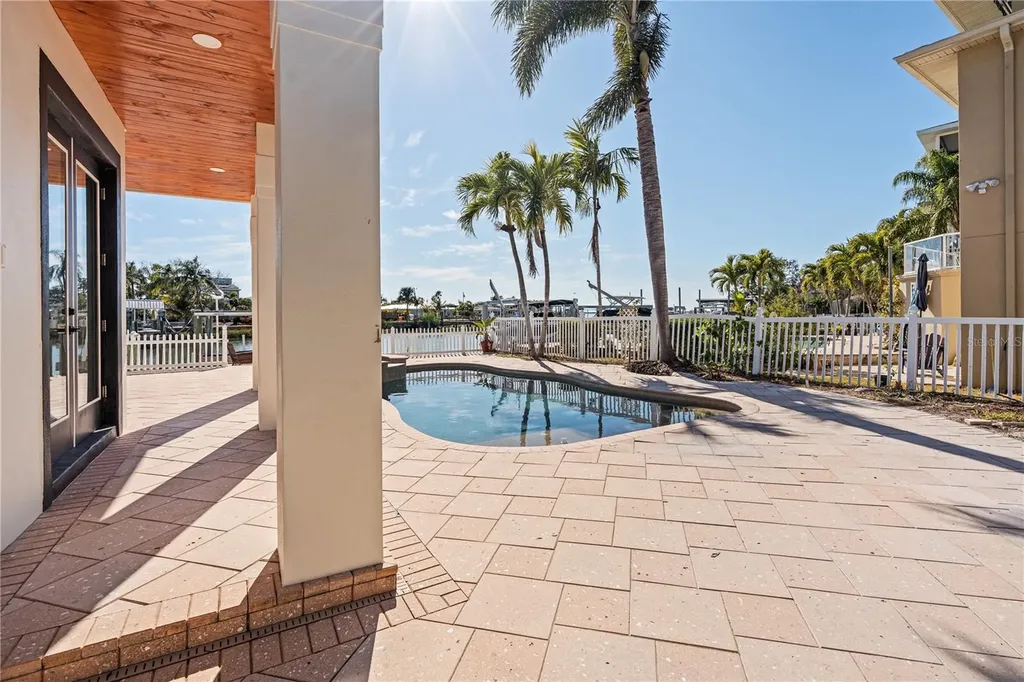 567 Baywood Drive S Dunedin FL 34698