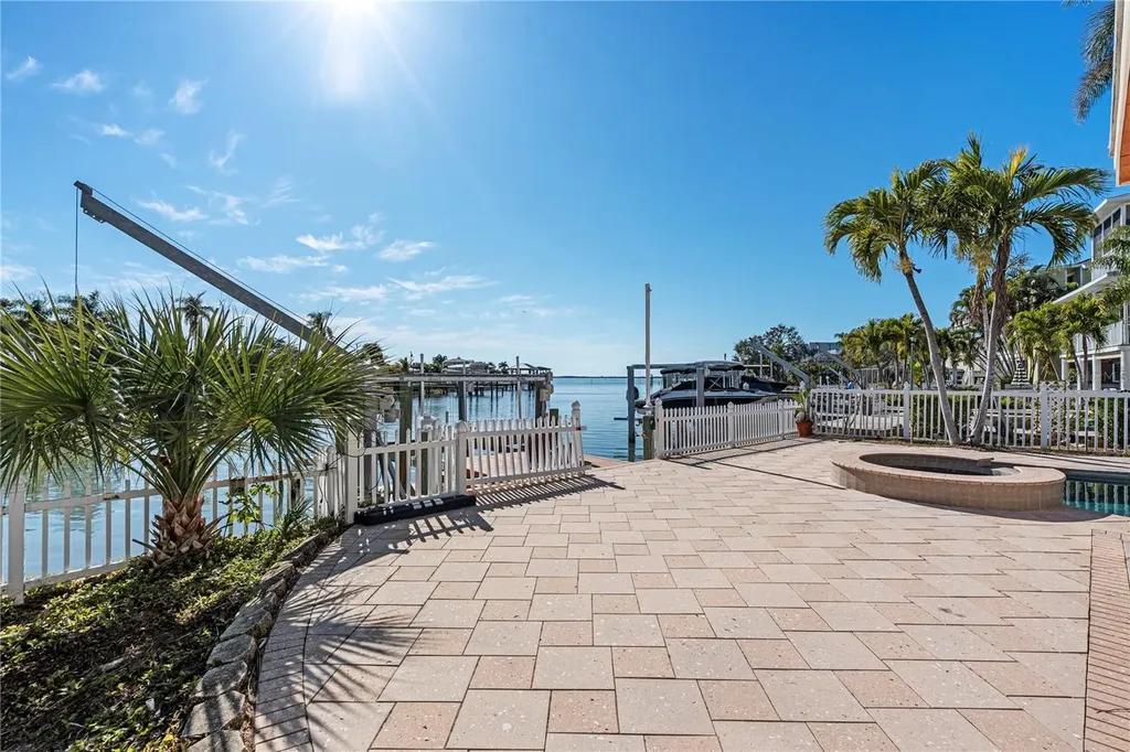 567 Baywood Drive S Dunedin FL 34698