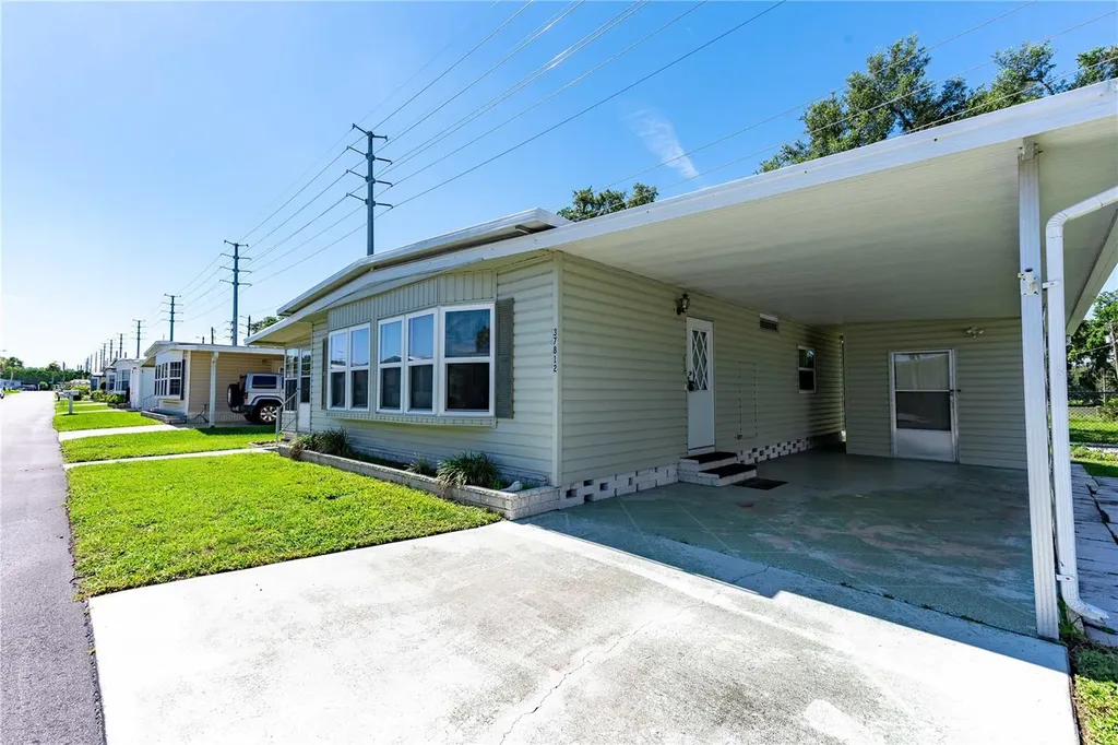 37812 Valencia Avenue Zephyrhills FL 33541