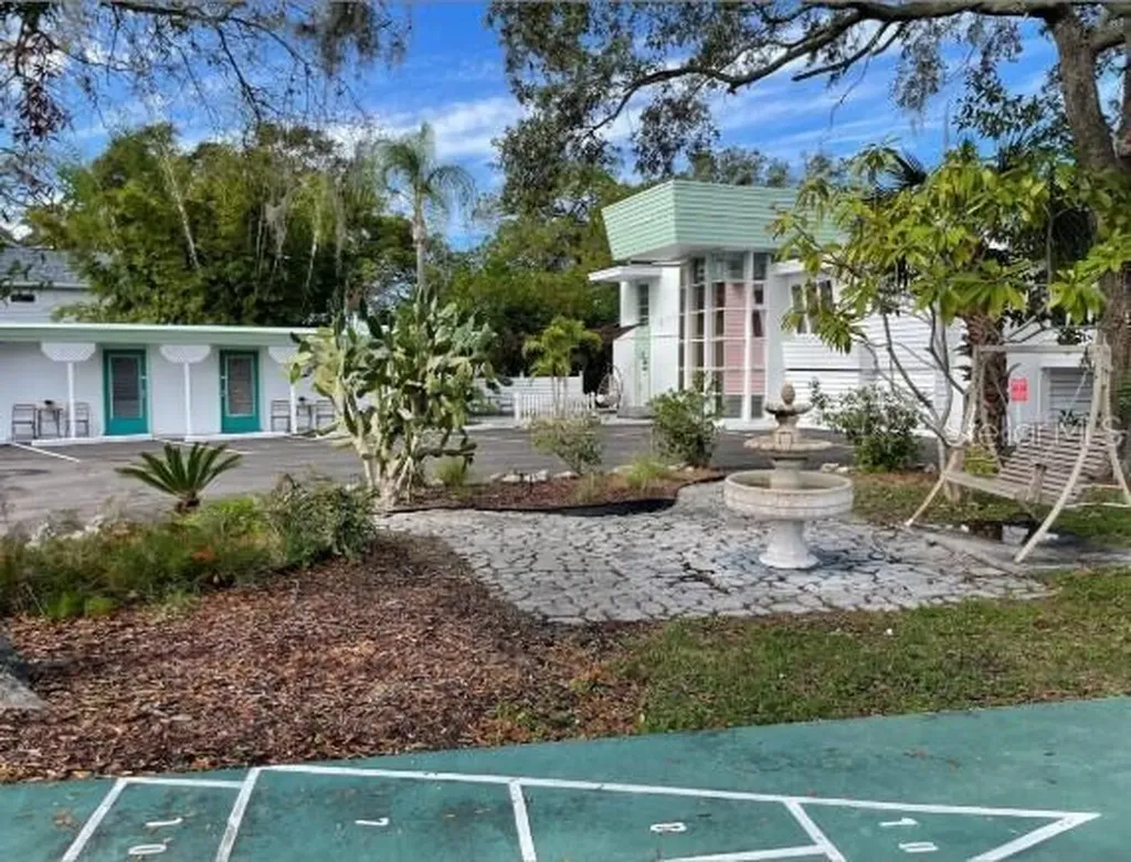 1064 Broadway Dunedin FL 34698