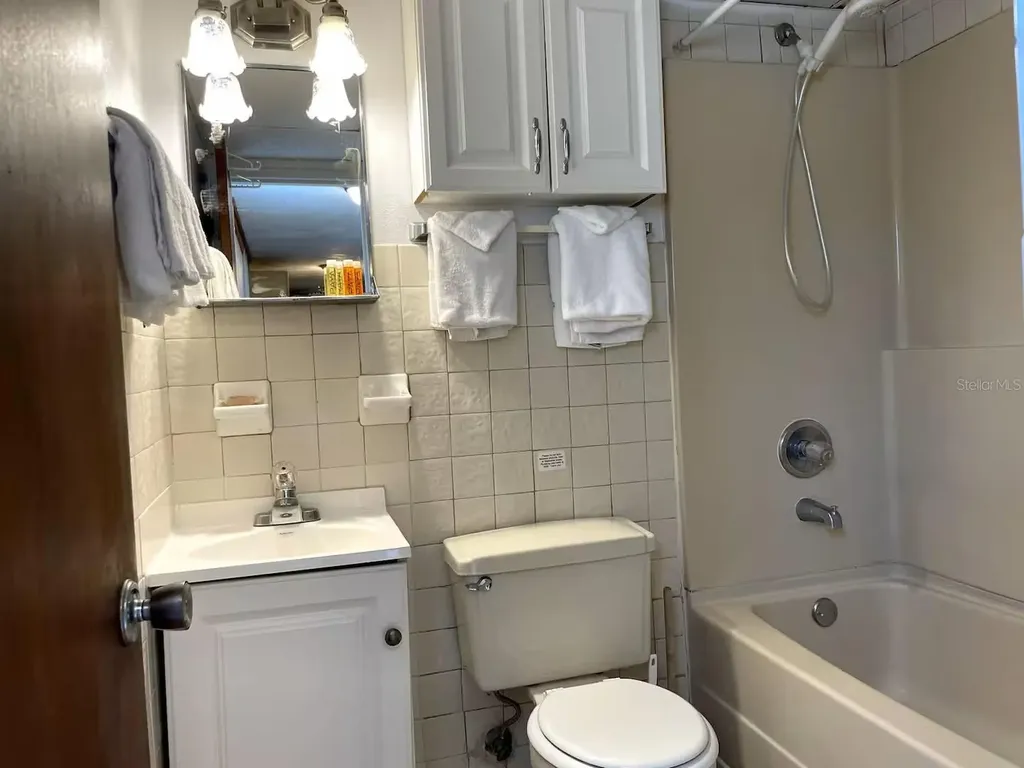 1064 Broadway Dunedin FL 34698