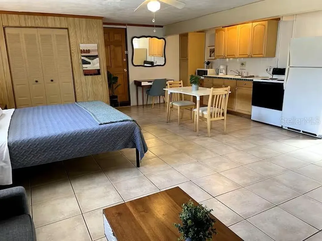 1064 Broadway Dunedin FL 34698