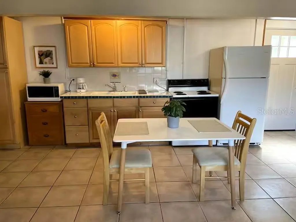 1064 Broadway Dunedin FL 34698