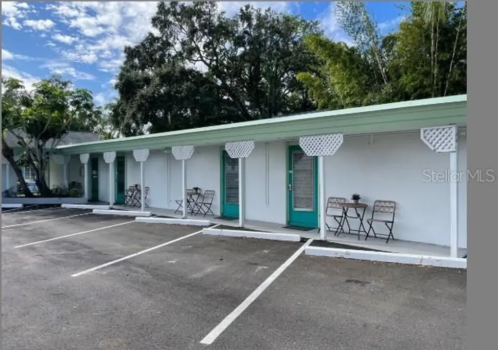 1064 Broadway Dunedin FL 34698