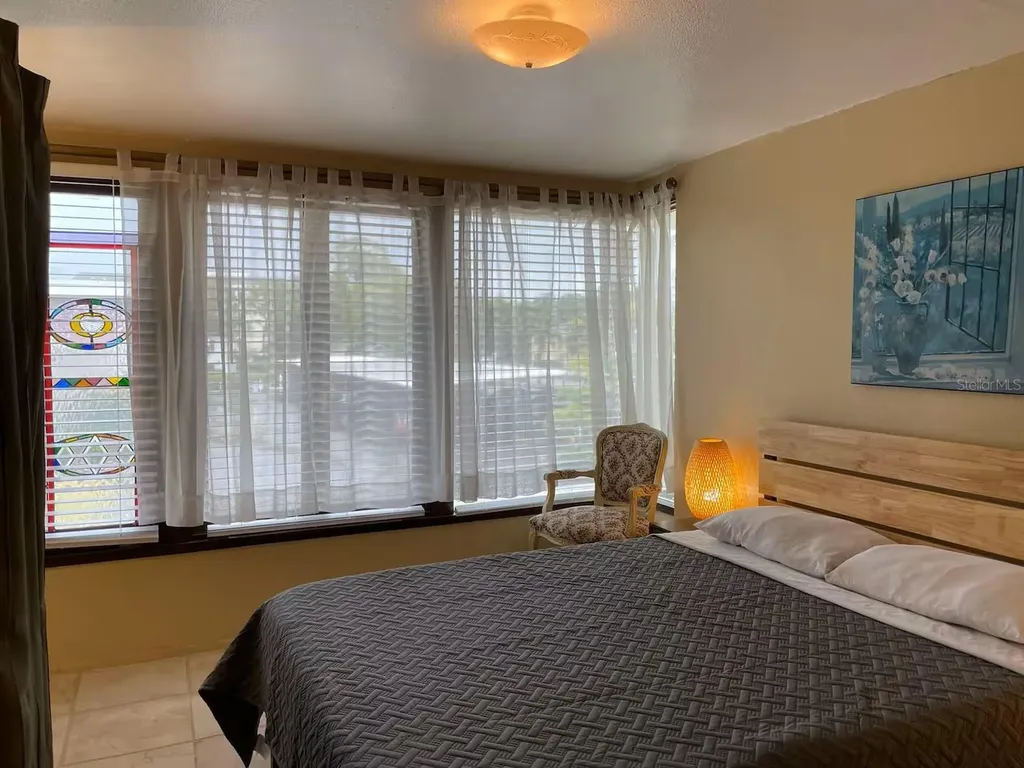 1064 Broadway Dunedin FL 34698
