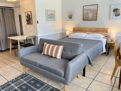 1064 Broadway Dunedin FL 34698