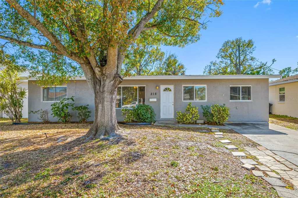 218 80th Avenue N St Petersburg FL 33702