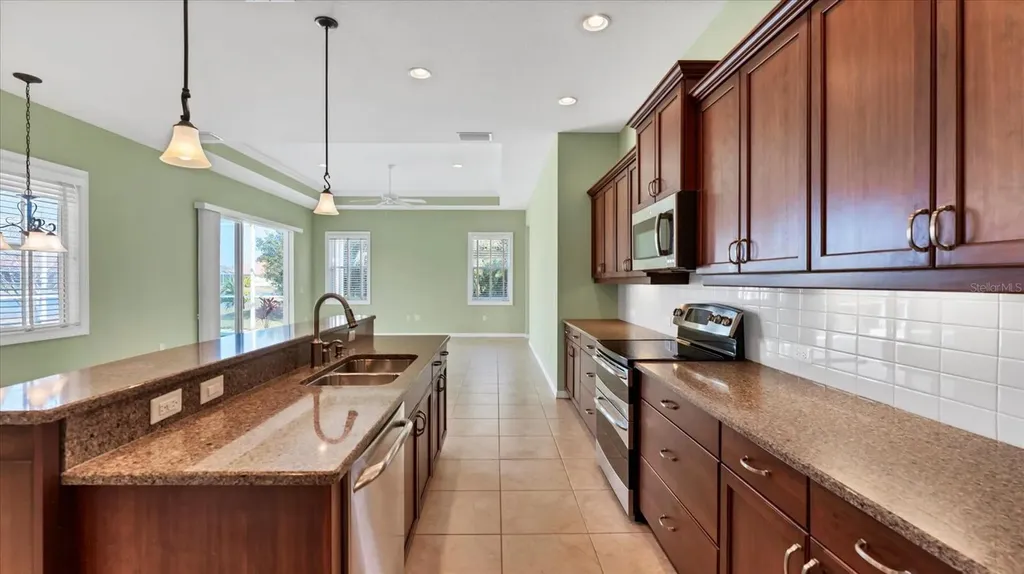 6207 46th Court E Bradenton FL 34203