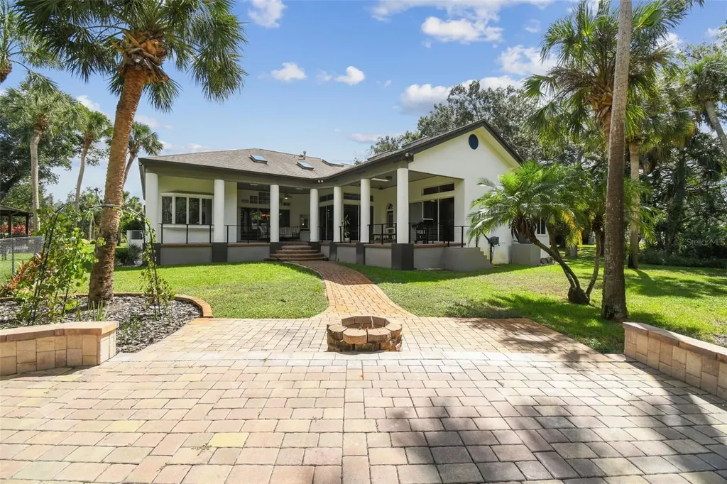1705 Meyers Cove Drive Tarpon Springs FL 34689