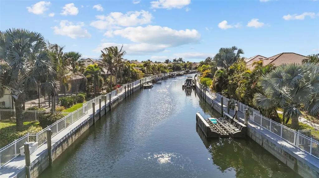 576 Mast Drive Bradenton FL 34208