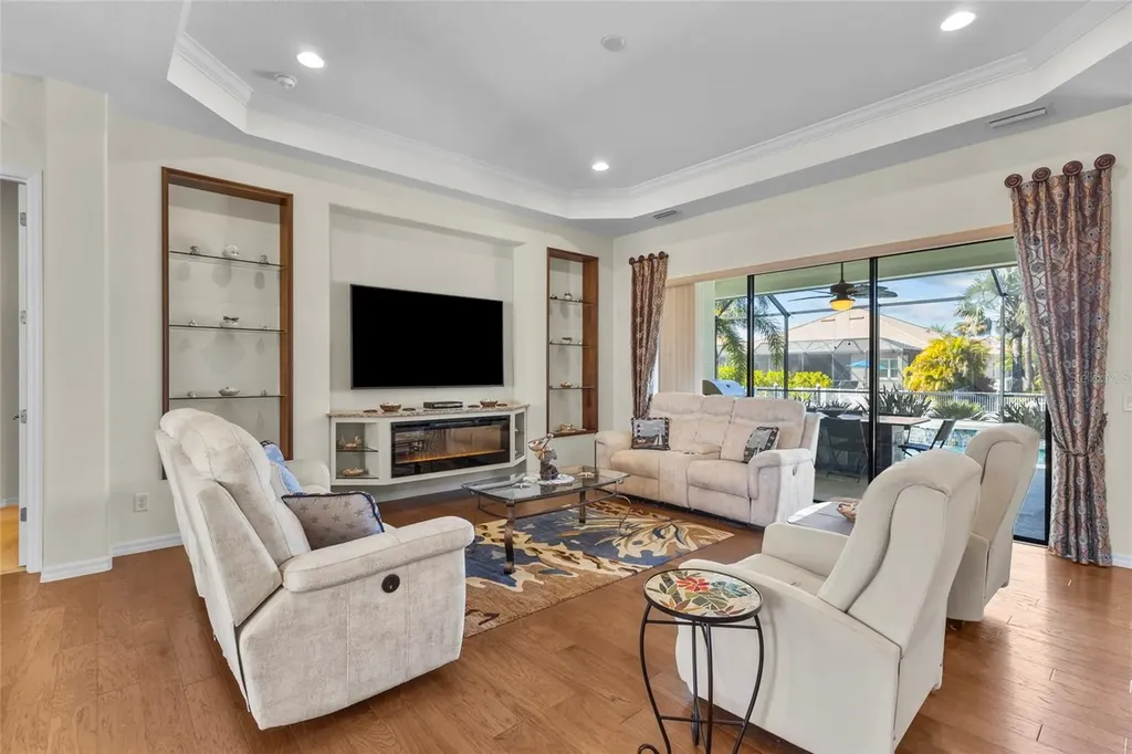 576 Mast Drive Bradenton FL 34208