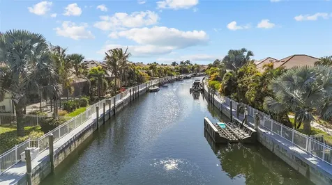 576 Mast Drive Bradenton FL 34208