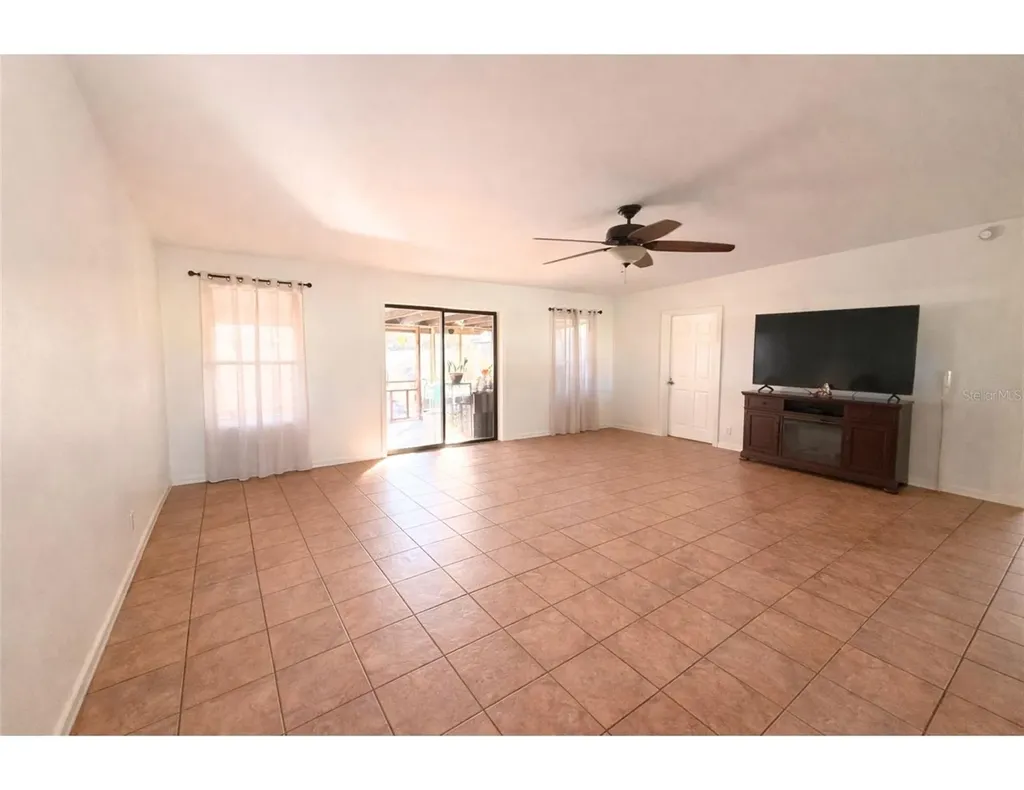 637 Fresno Court Kissimmee FL 34758
