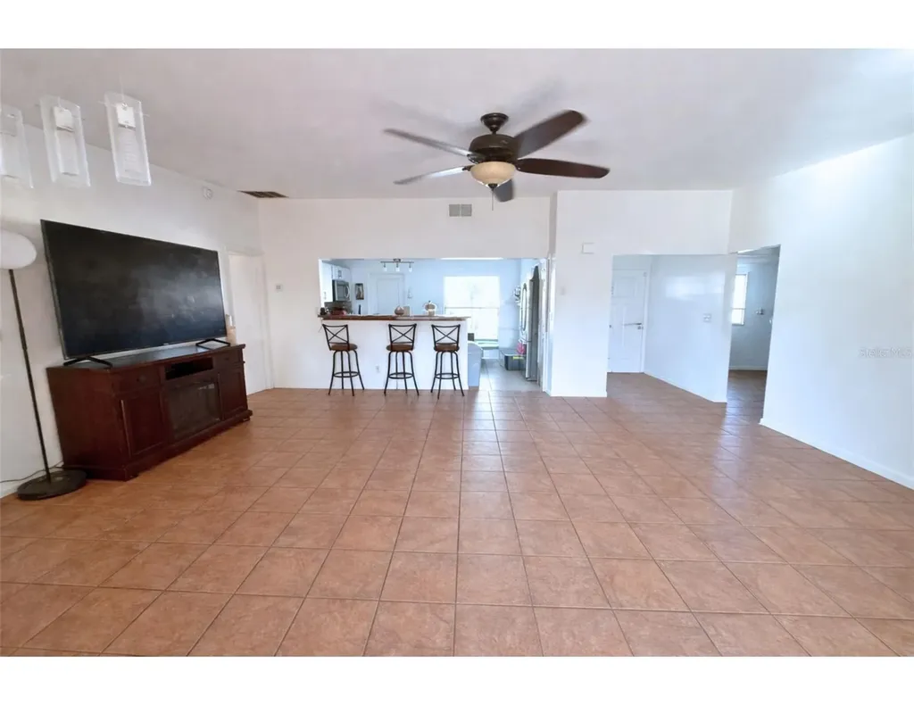 637 Fresno Court Kissimmee FL 34758