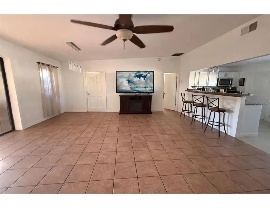 637 Fresno Court Kissimmee FL 34758