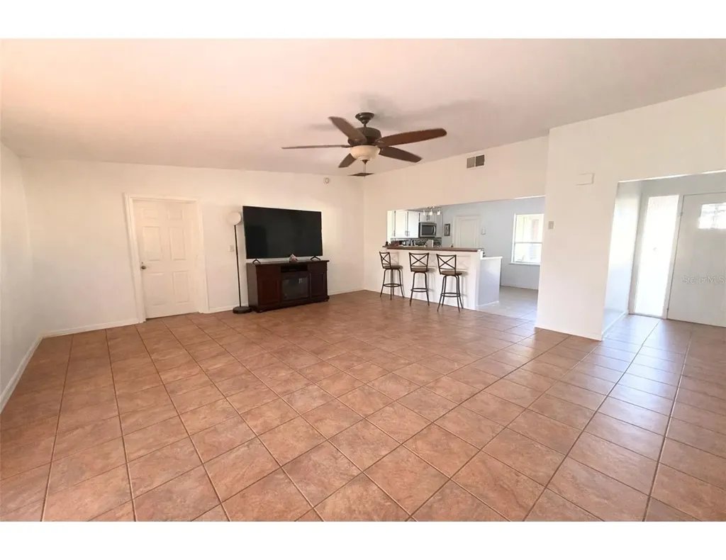 637 Fresno Court Kissimmee FL 34758