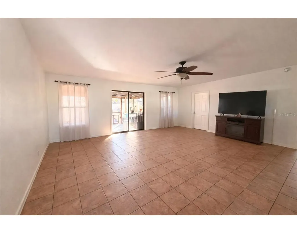 637 Fresno Court Kissimmee FL 34758