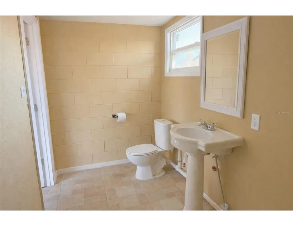 637 Fresno Court Kissimmee FL 34758