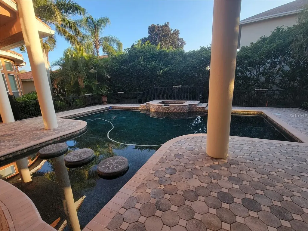 10209 Thurston Groves Boulevard Largo FL 33778