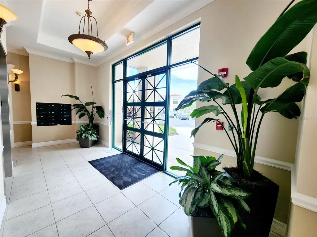 1016 Collier Center Way Naples FL 34110