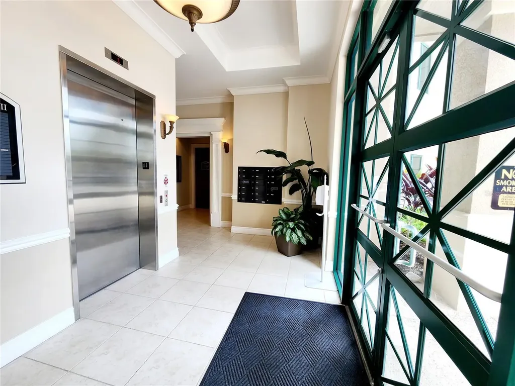 1016 Collier Center Way Naples FL 34110