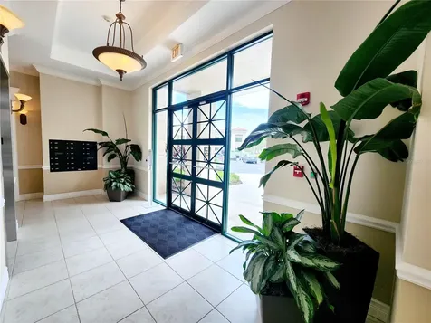 1016 Collier Center Way Naples FL 34110