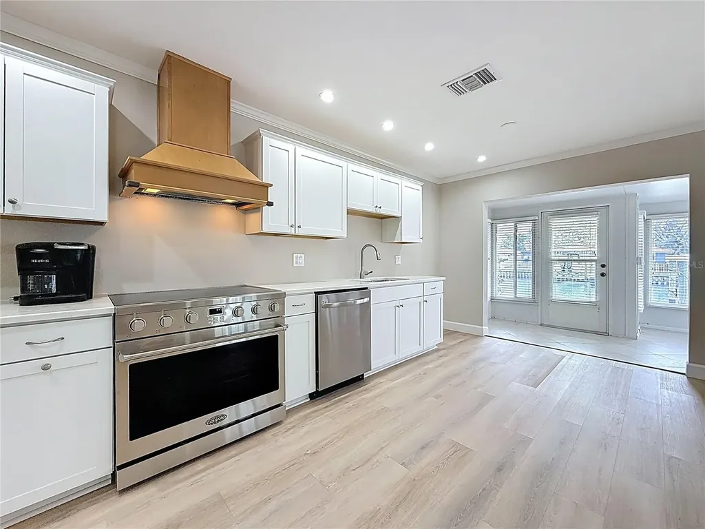 6747 Cape Hatteras Way NE St Petersburg FL 33702