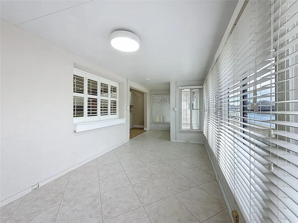 6747 Cape Hatteras Way NE St Petersburg FL 33702