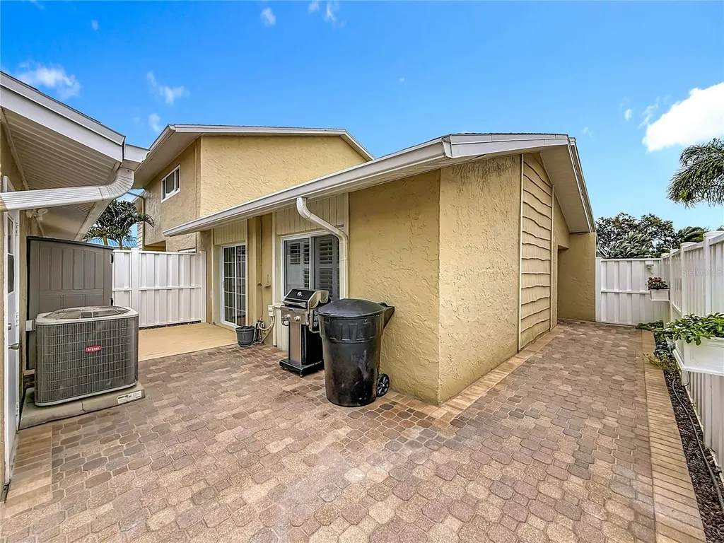 6747 Cape Hatteras Way NE St Petersburg FL 33702