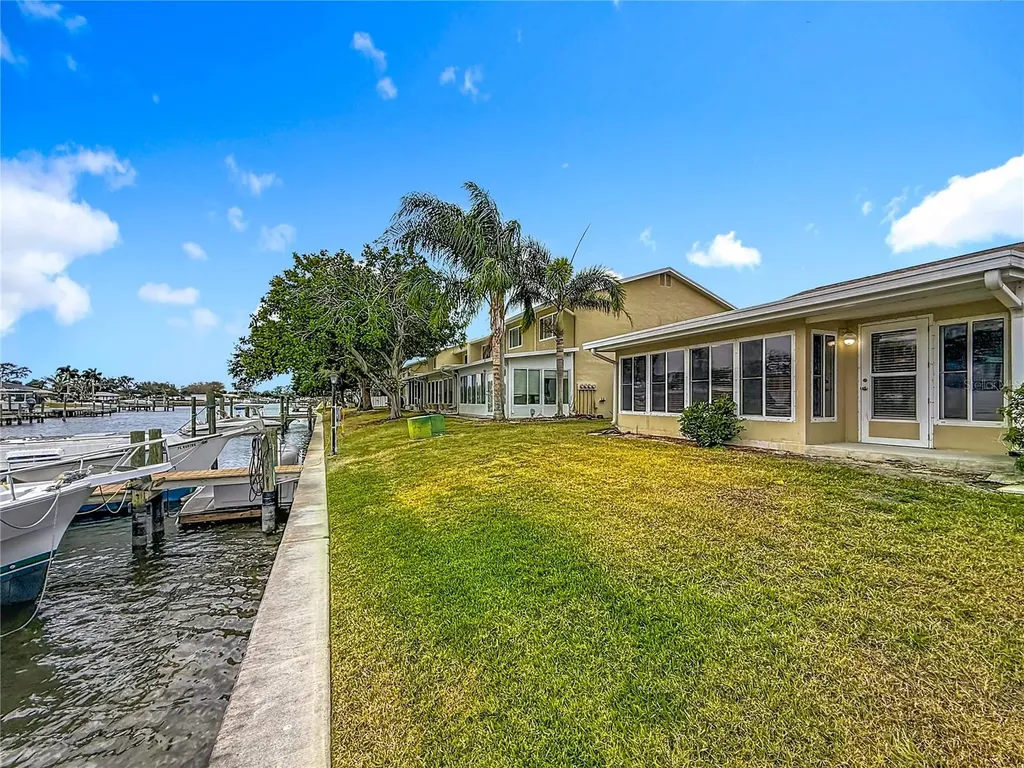 6747 Cape Hatteras Way NE St Petersburg FL 33702