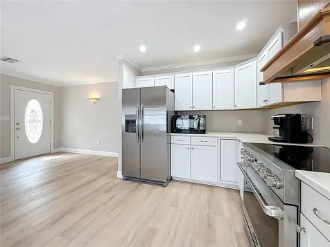 6747 Cape Hatteras Way NE St Petersburg FL 33702