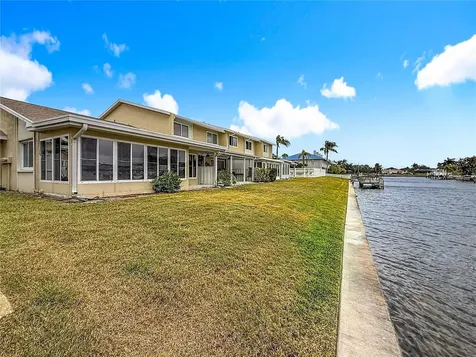 6747 Cape Hatteras Way NE St Petersburg FL 33702