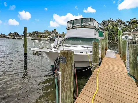 6747 Cape Hatteras Way NE St Petersburg FL 33702